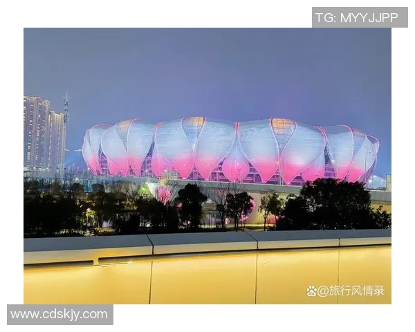 足坛巨星隔空连线互动展示球技魅力引爆全球球迷热情